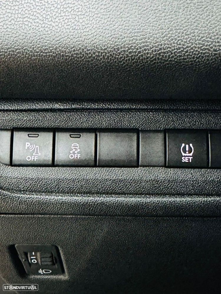 Peugeot 208 1.2 VTi SE Style - 12