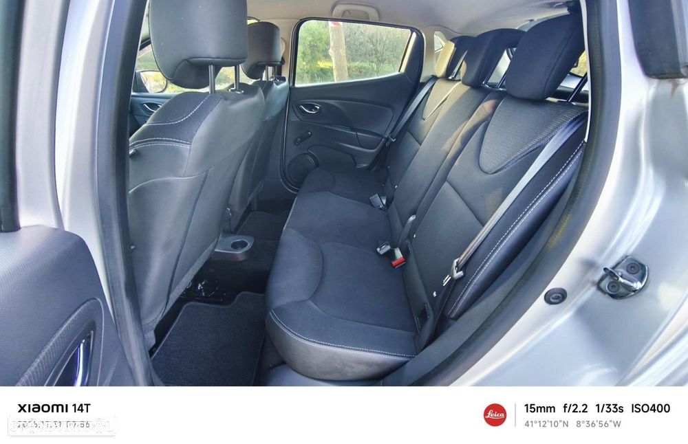 Renault Clio 1.2 16V 75 Collection - 11