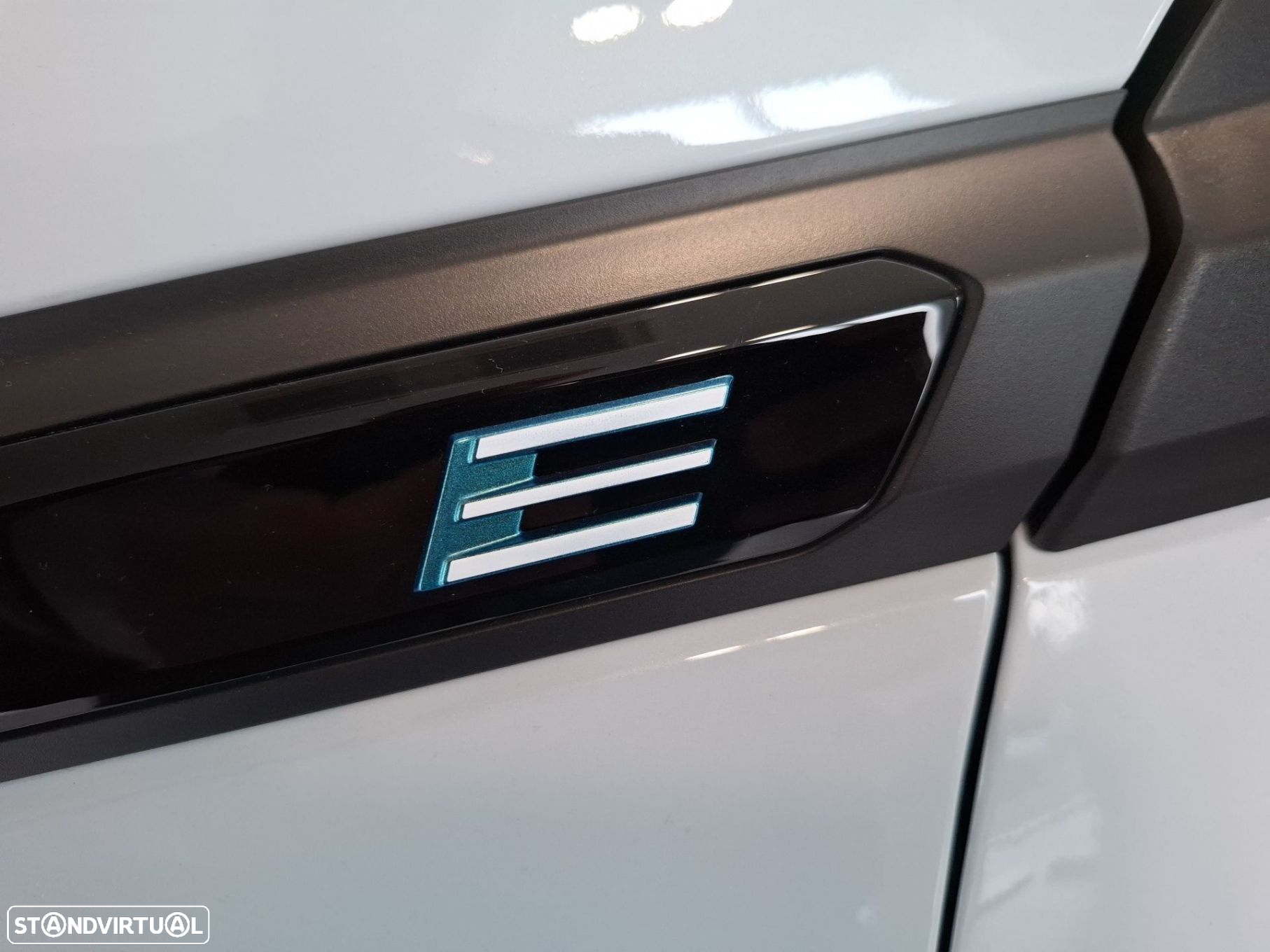 Peugeot e-2008 54 kWh Allure - 25