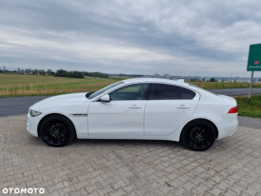 Jaguar XE 20d AWD R-Sport - 13