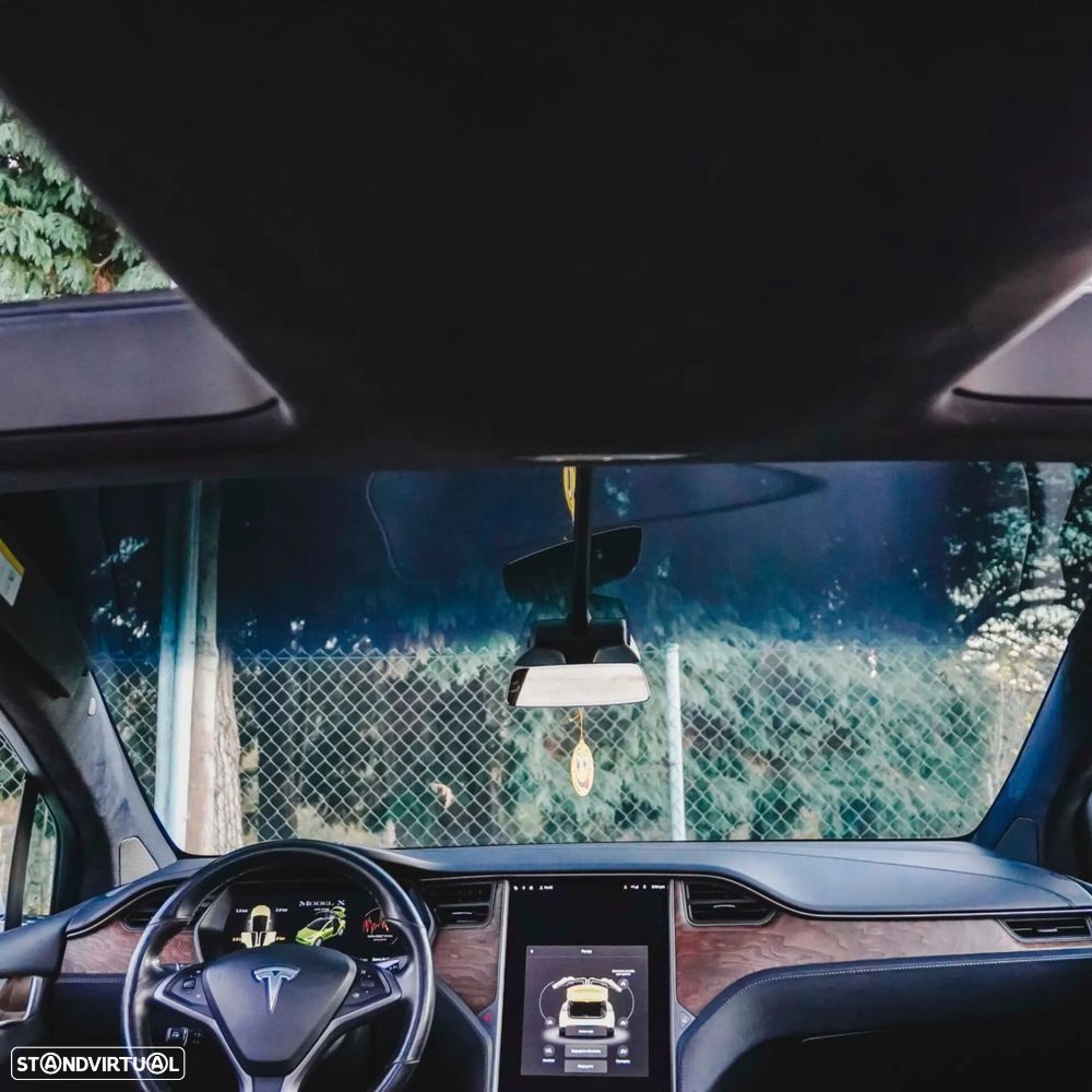 Tesla Model X - 27