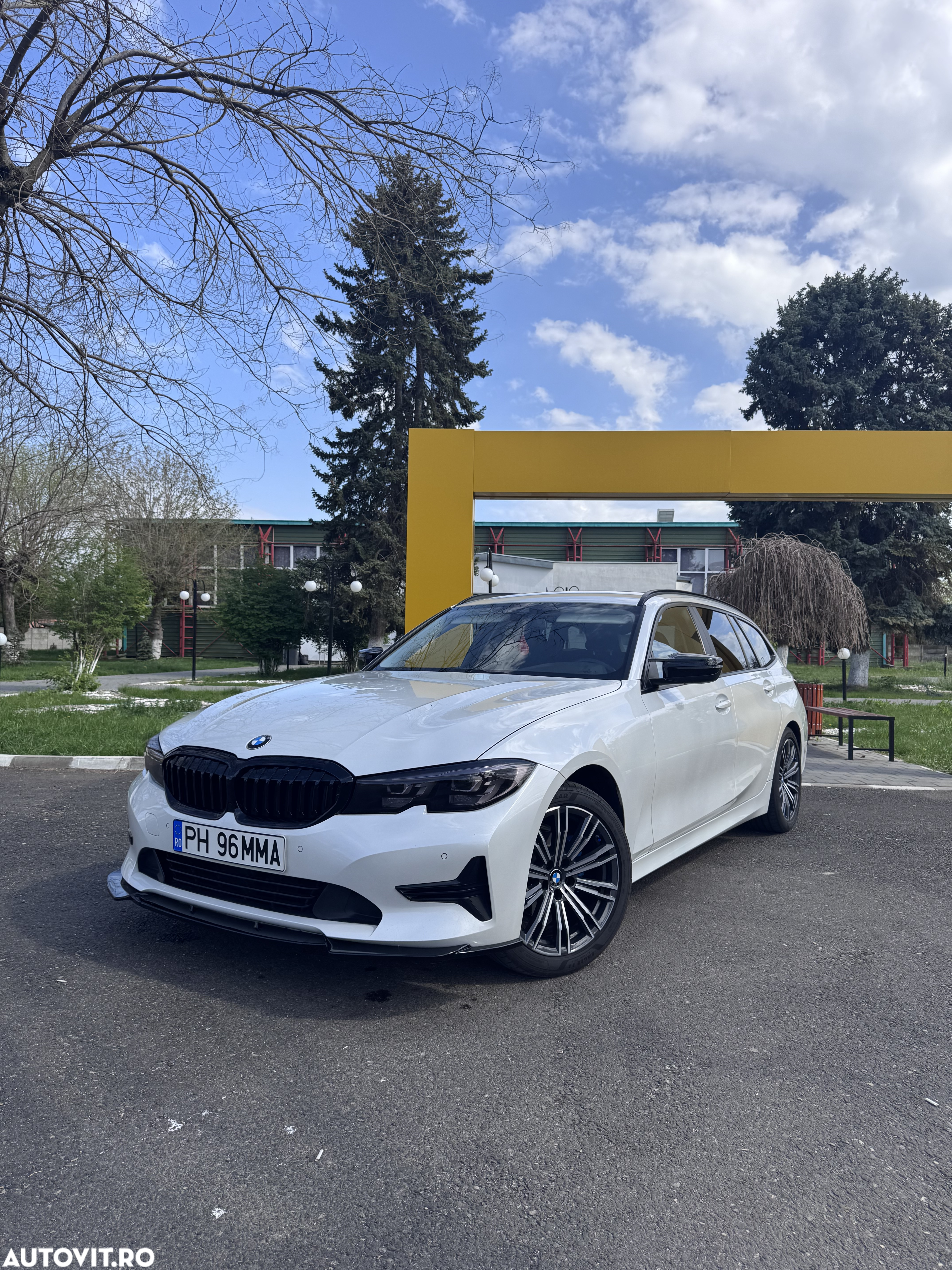 BMW Seria 3 318i Touring Aut. Sport Line - 2