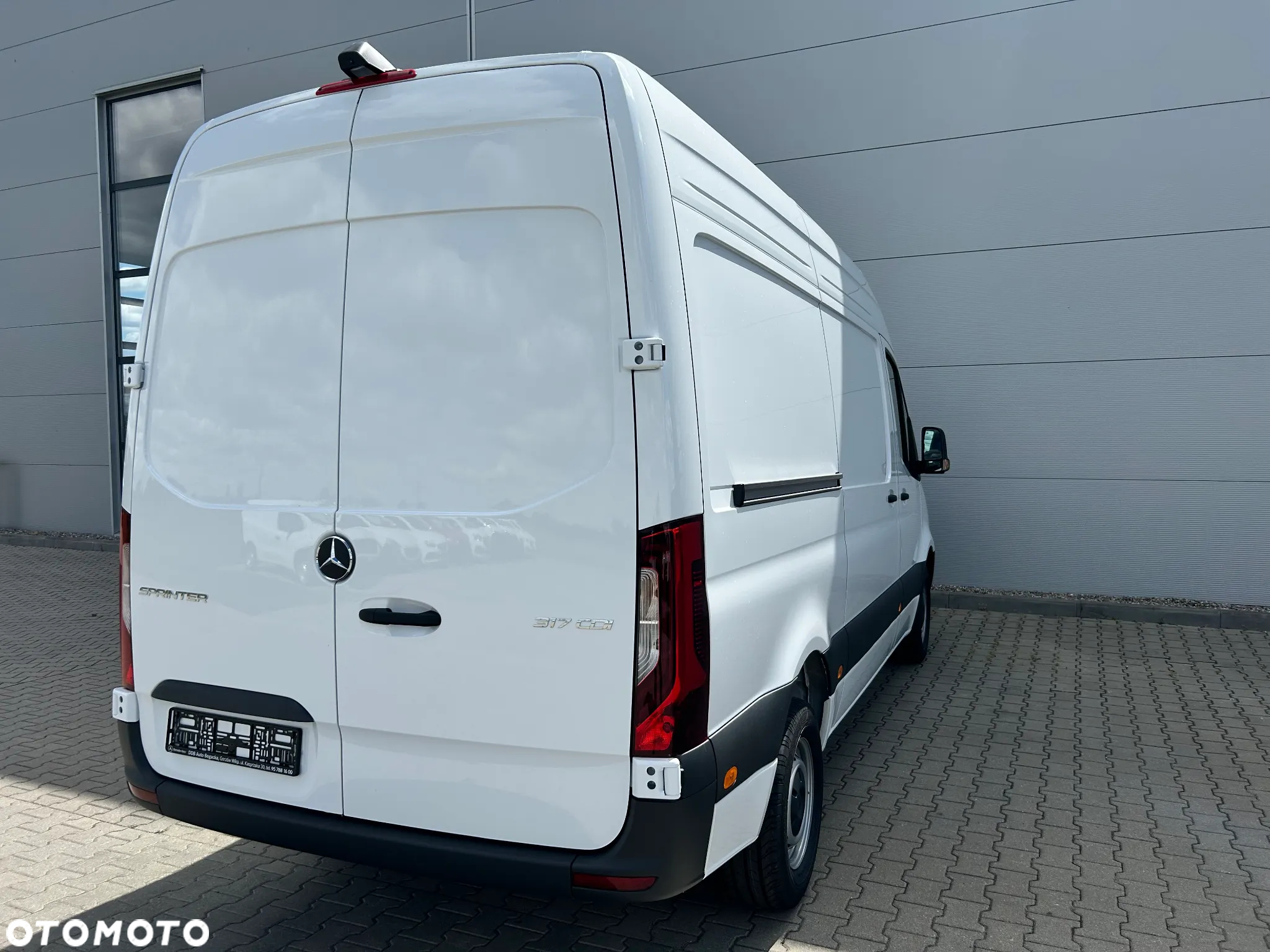 Mercedes-Benz SPRINTER 317 CDI FURGON STANDARD - 16