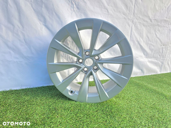 FELGA TESLA MODEL 3 8,5x19 ET40 5x114,3 1044264-00-A