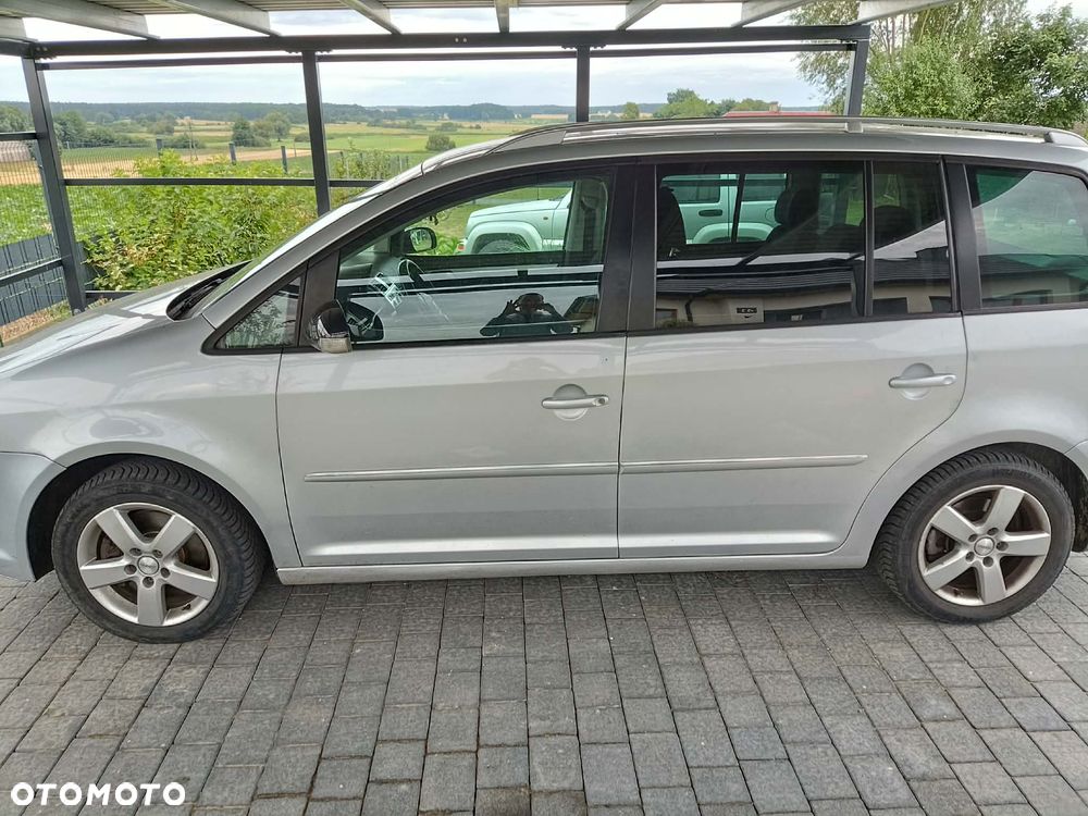 Volkswagen Touran 2.0 TDI DPF Highline DSG - 4