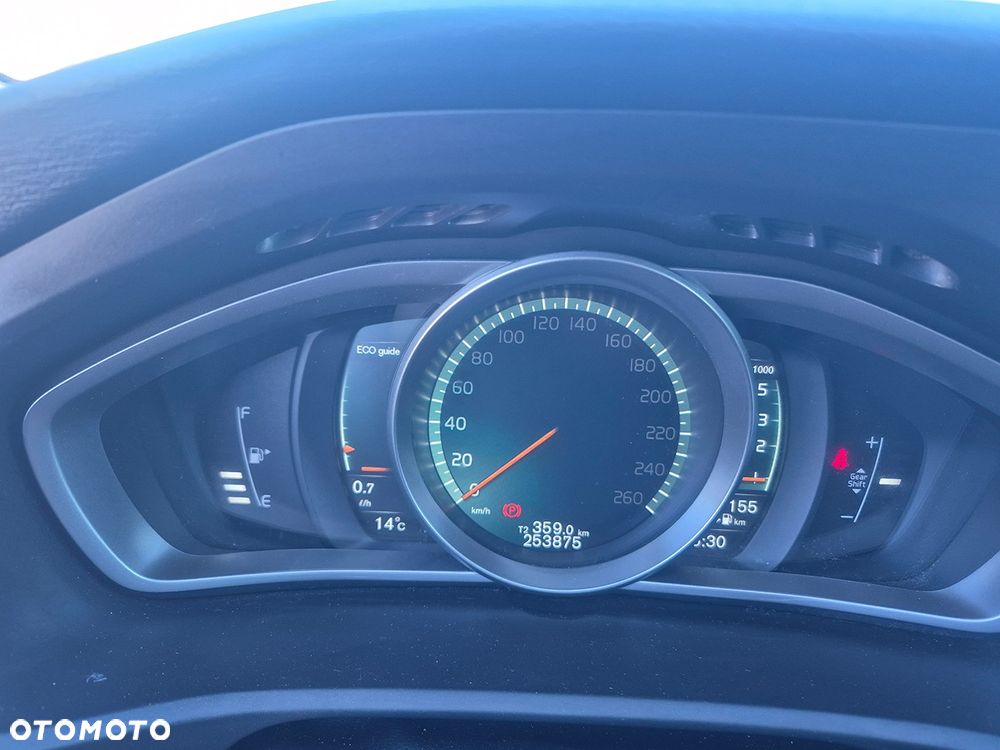 Volvo V40 D2 Drive-E R-Design Kinetic - 18