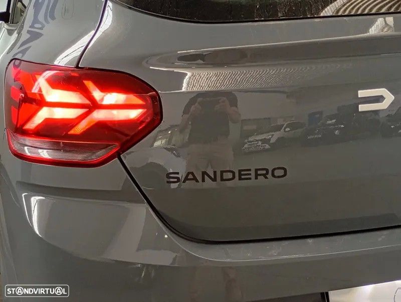 Dacia Sandero 1.0 SCe Essential — fotografia 11