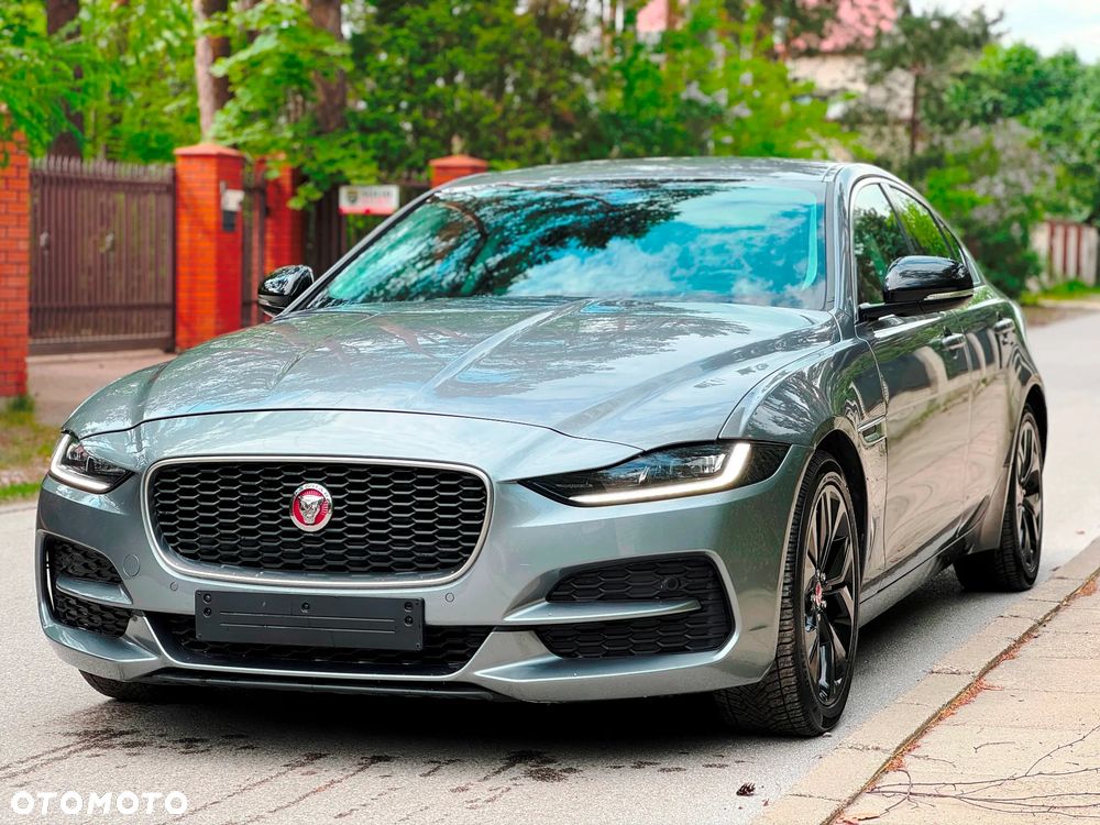 Jaguar XE D180 R-Dynamic S - 11