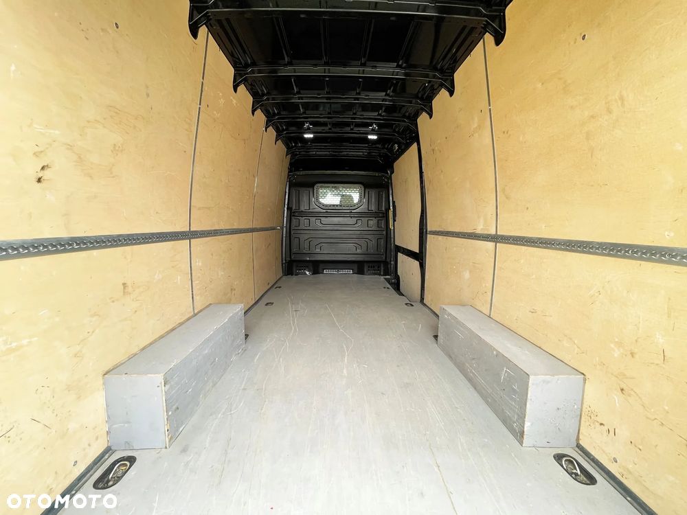 Volkswagen Crafter Furgon 4MOTION - 11