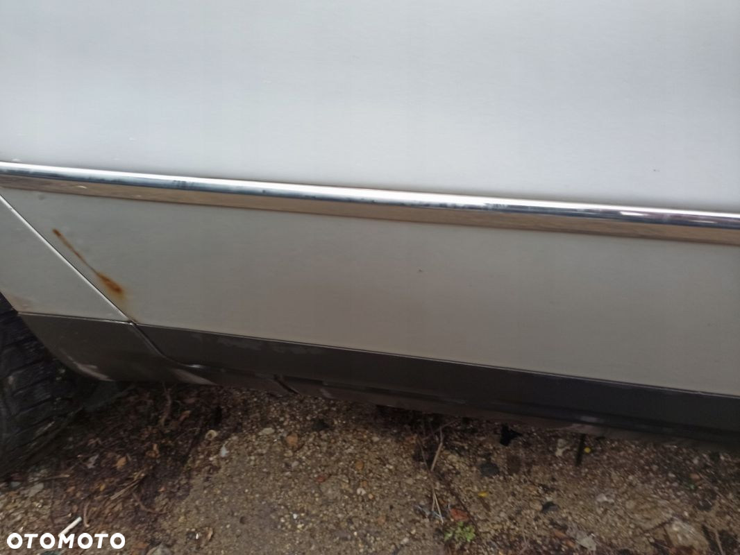 Drzwi prawy tył kompletne VW PASSAT B6 KOMBI LA7W - 6