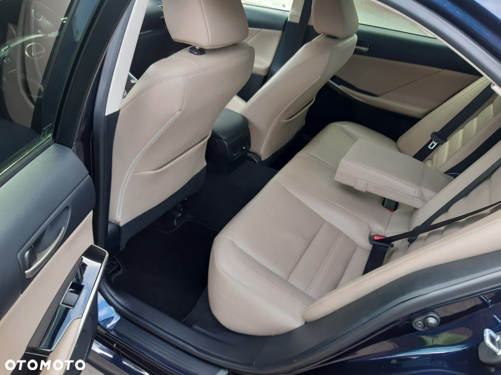 Lexus IS 300h Comfort - 12