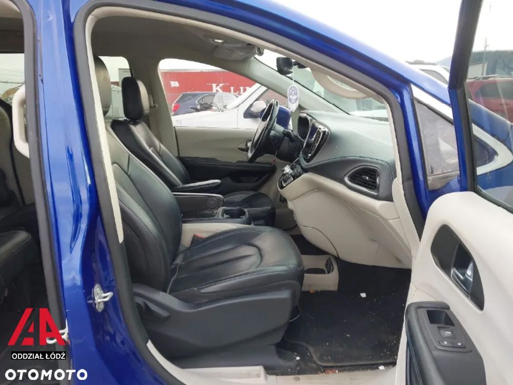 Chrysler Pacifica - 9