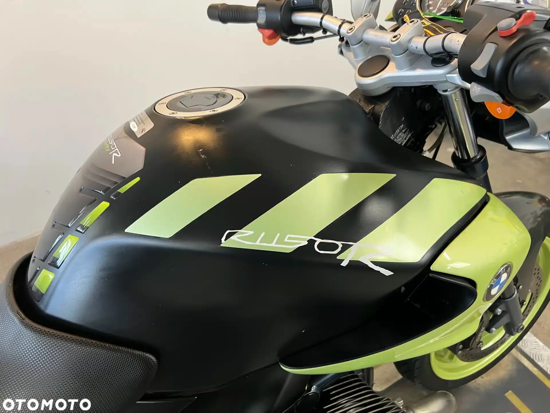 BMW R - 8