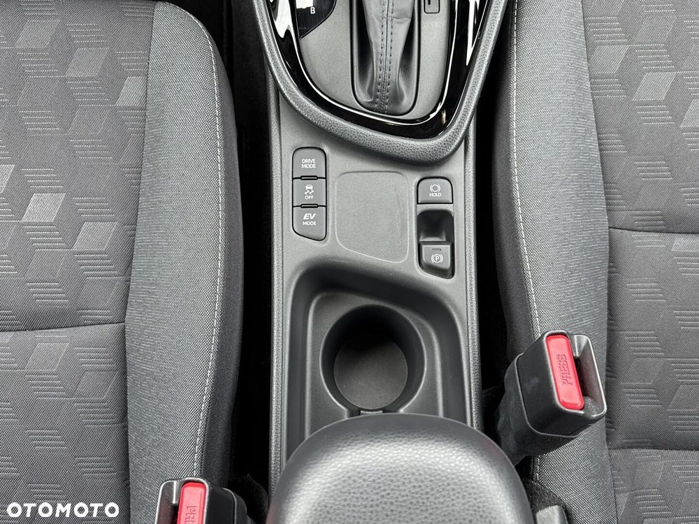Toyota Yaris Hybrid 1.5 Style - 26