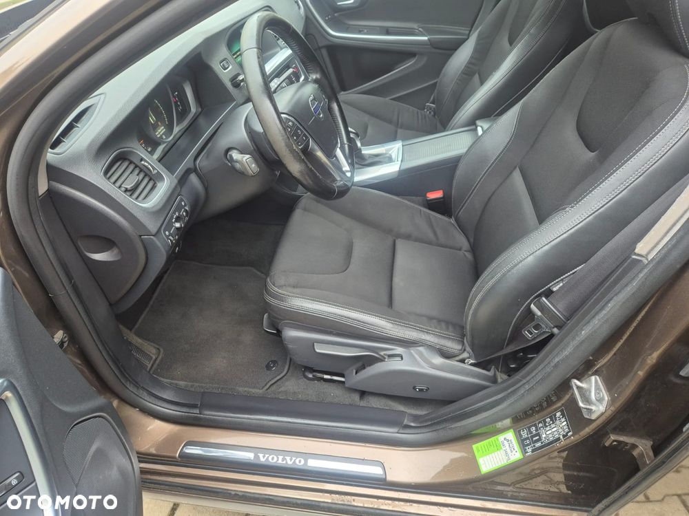 Volvo V60 Cross Country D4 AWD Geartronic Momentum - 10