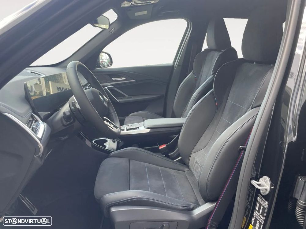 BMW iX1 eDrive20 Pack Desportivo M - 10