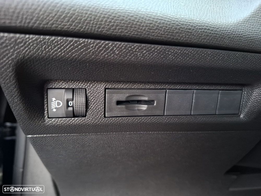 Peugeot 308 SW 1.2 Hybrid Allure e-DCS6 — fotografia 28