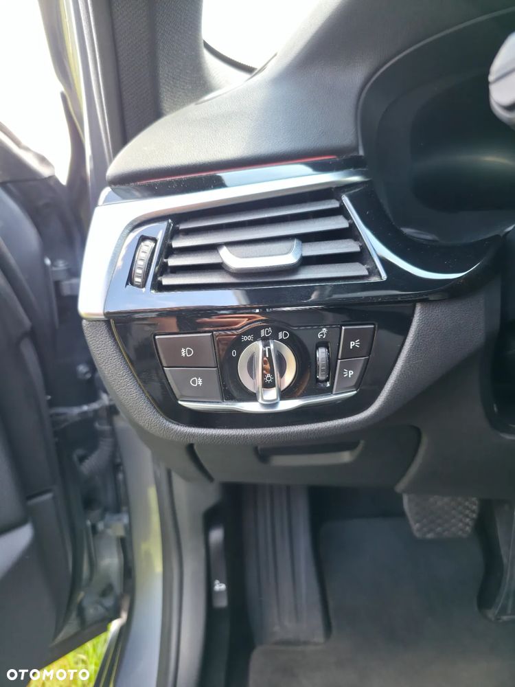 BMW Seria 5 520d Touring Sport Line - 22