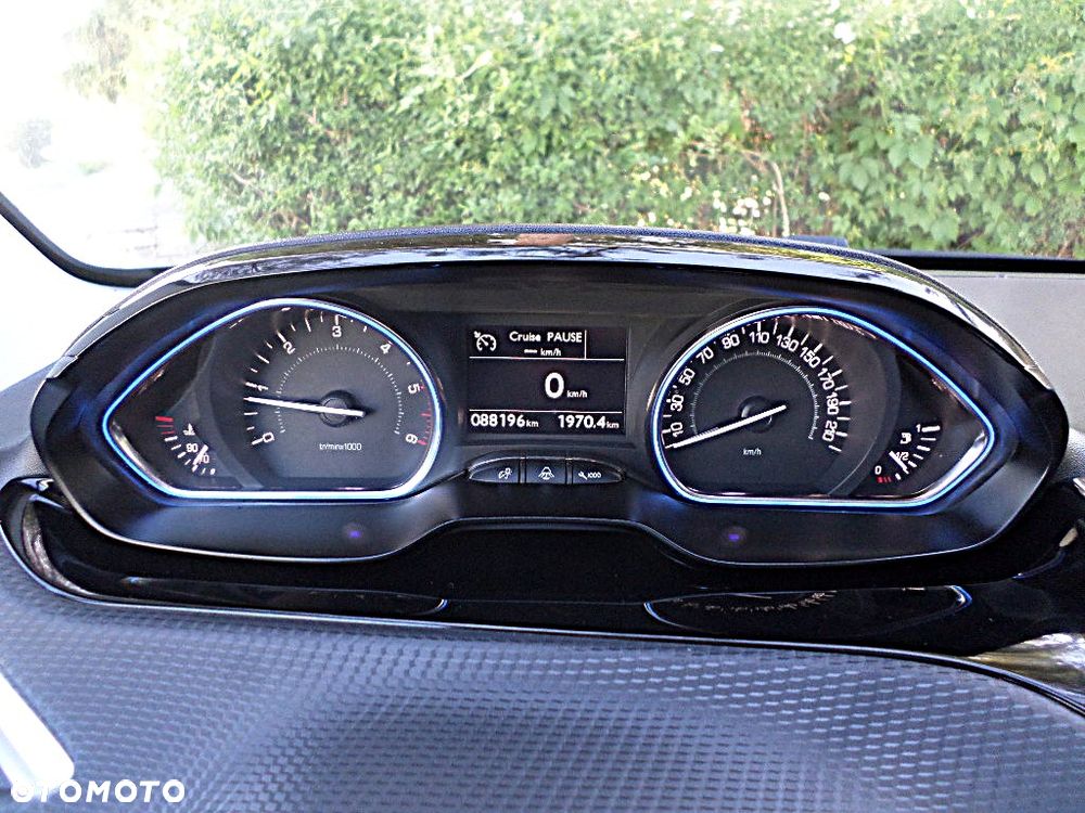 Peugeot 2008 BlueHDi 100 STOP & START Style - 11