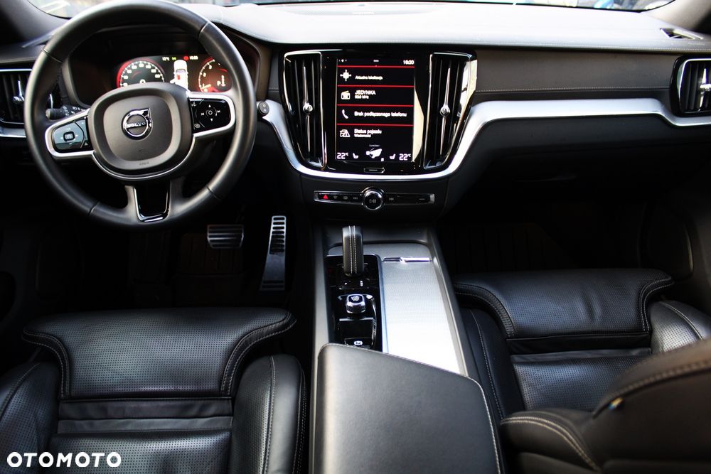 Volvo V60 B4 B R-Design - 12