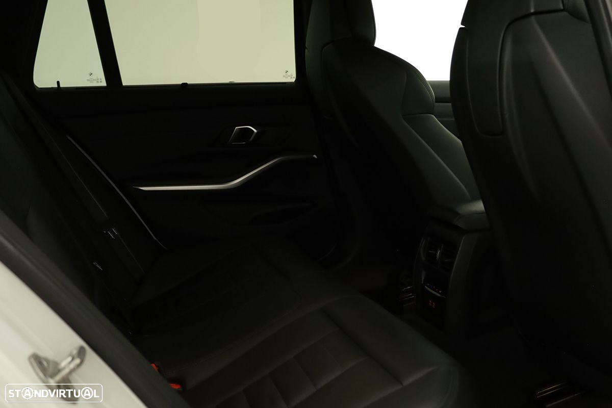 BMW 330 e Touring Pack M Auto - 23