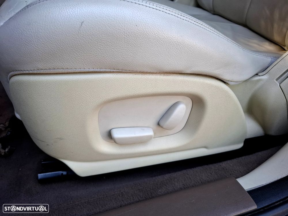 Jaguar S-Type 3.0 V6 Executive Auto. - 10