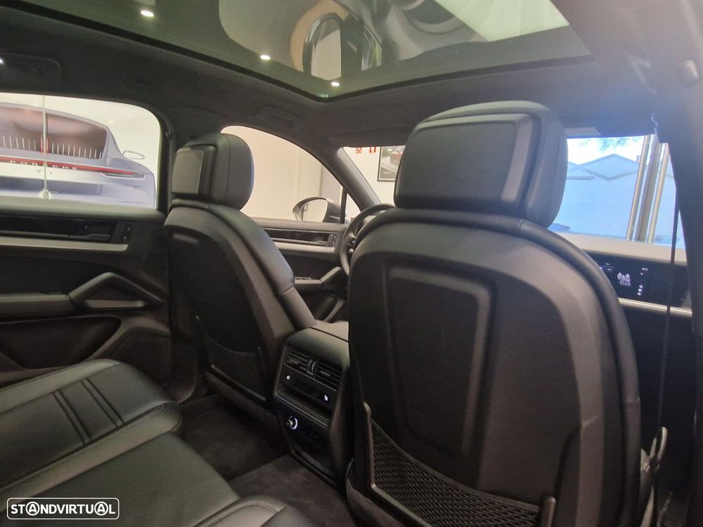Porsche Cayenne Coupé E-Hybrid - 23
