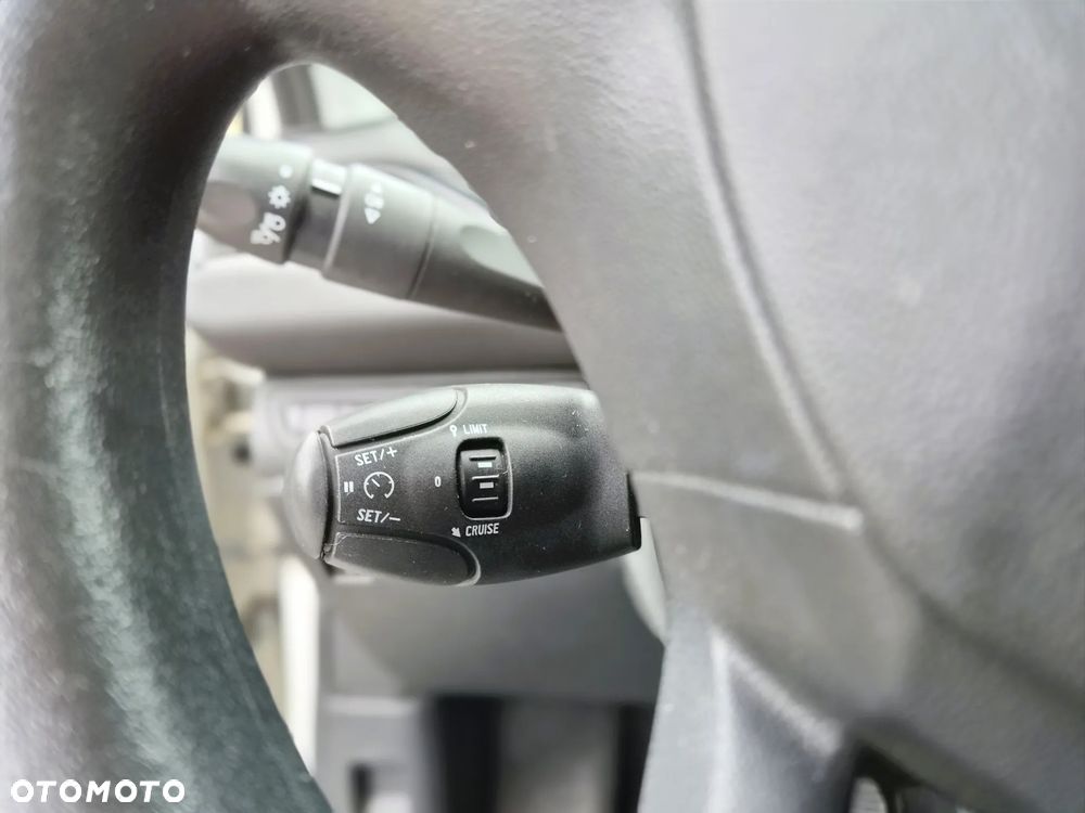 Peugeot 208 - 15