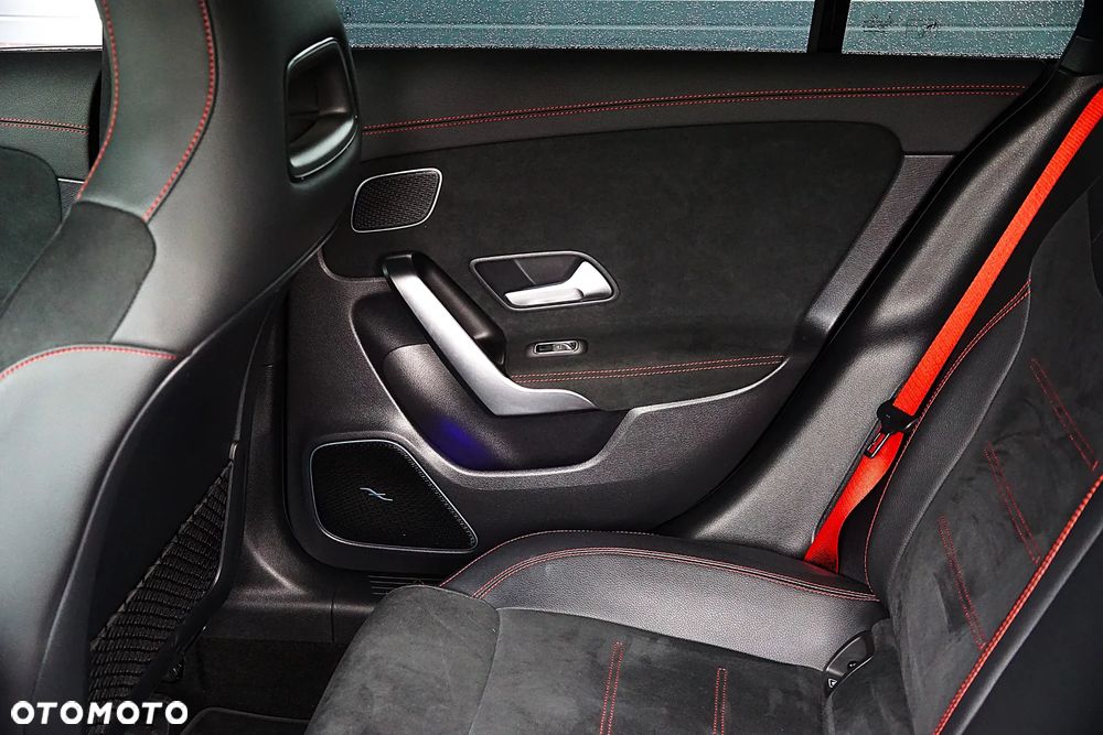 Mercedes-Benz CLA AMG 45 S 4-Matic 8G-DCT - 33