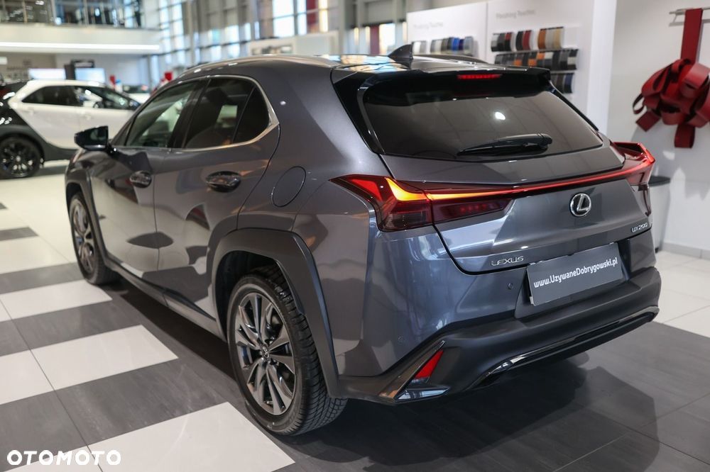 Lexus UX - 5