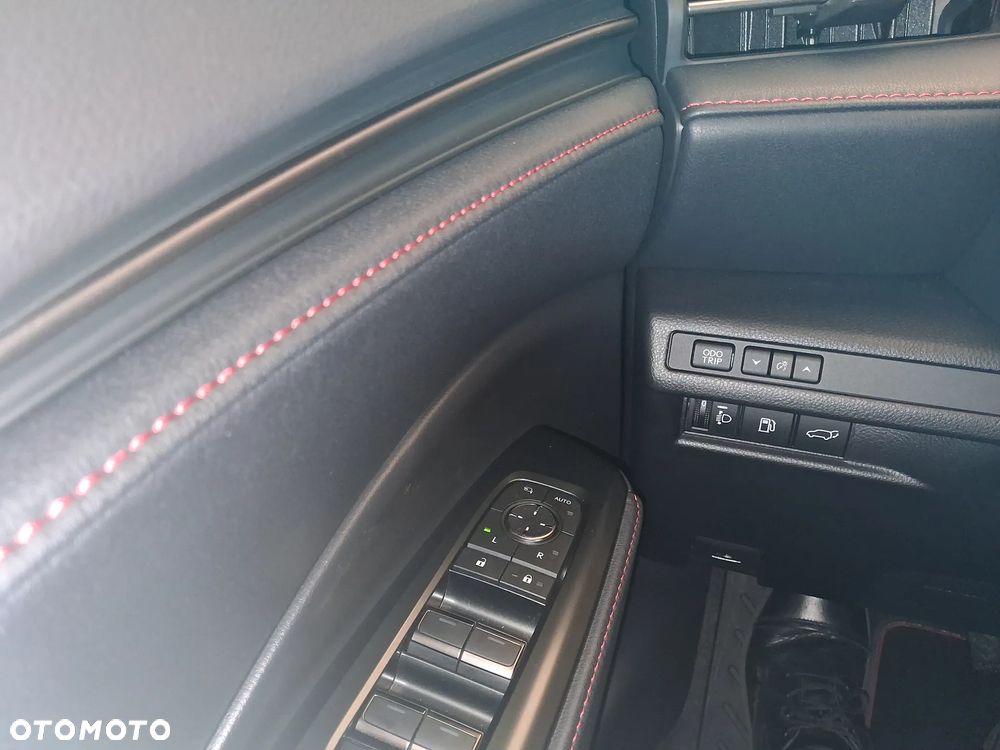 Lexus LBX 1.5 Hybrid Emotion - 17