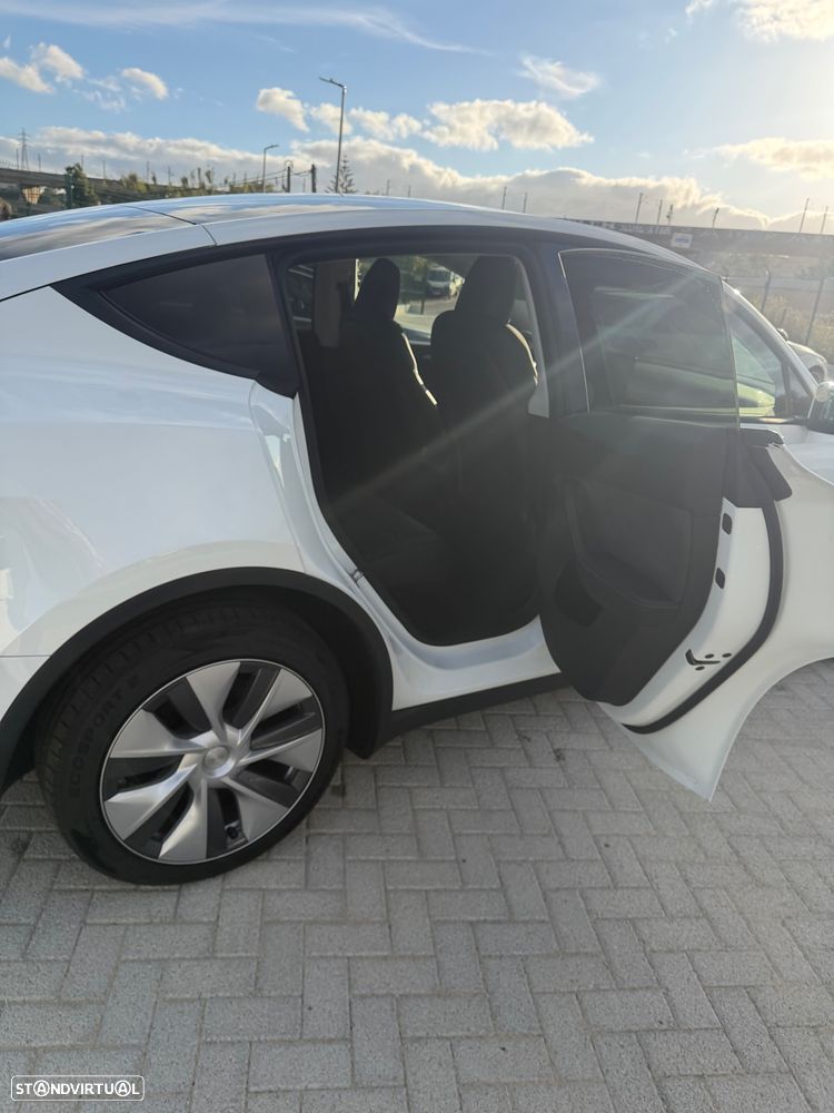 Tesla Model Y Long Range Dual Motor AWD - 14