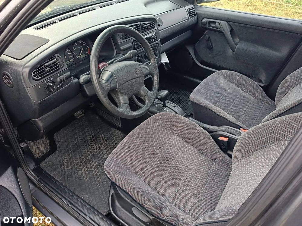 Volkswagen Vento - 5