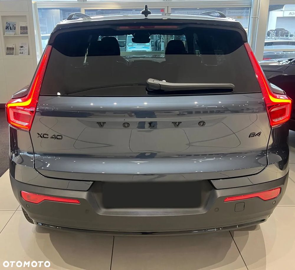 Volvo XC 40 B4 B DKG Ultra Black Edition - 15
