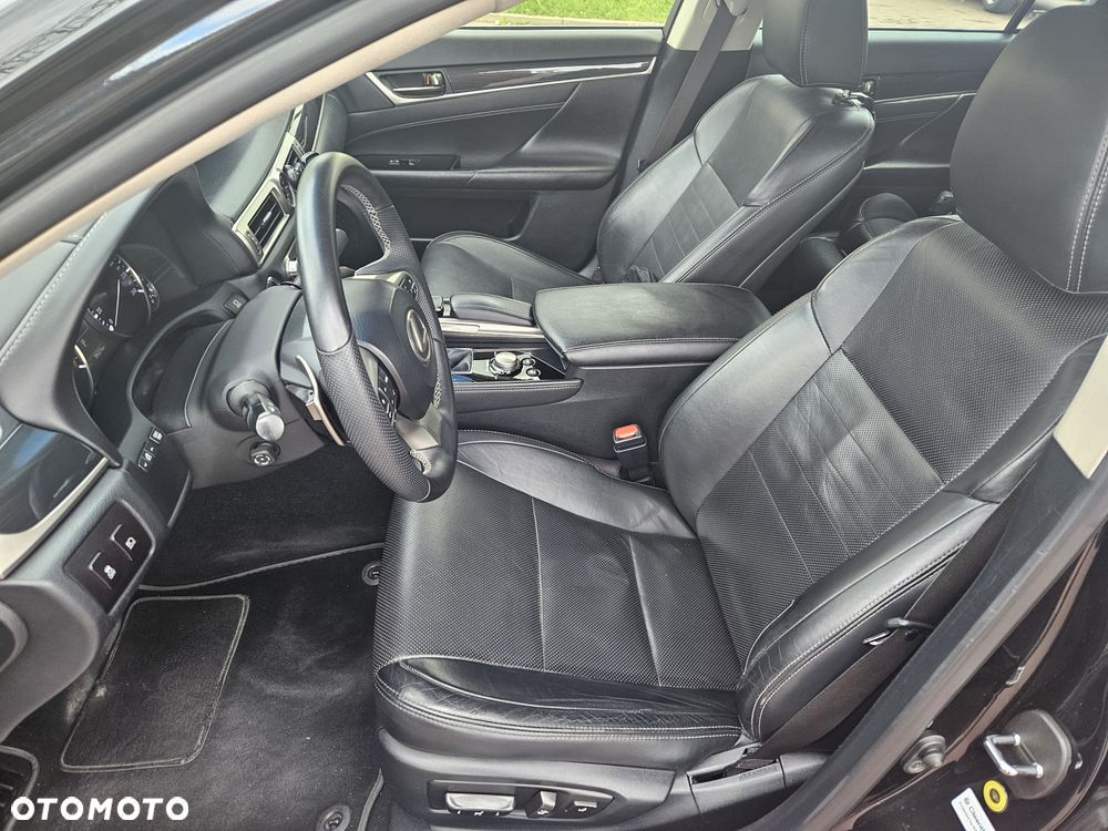 Lexus GS 300h - 12