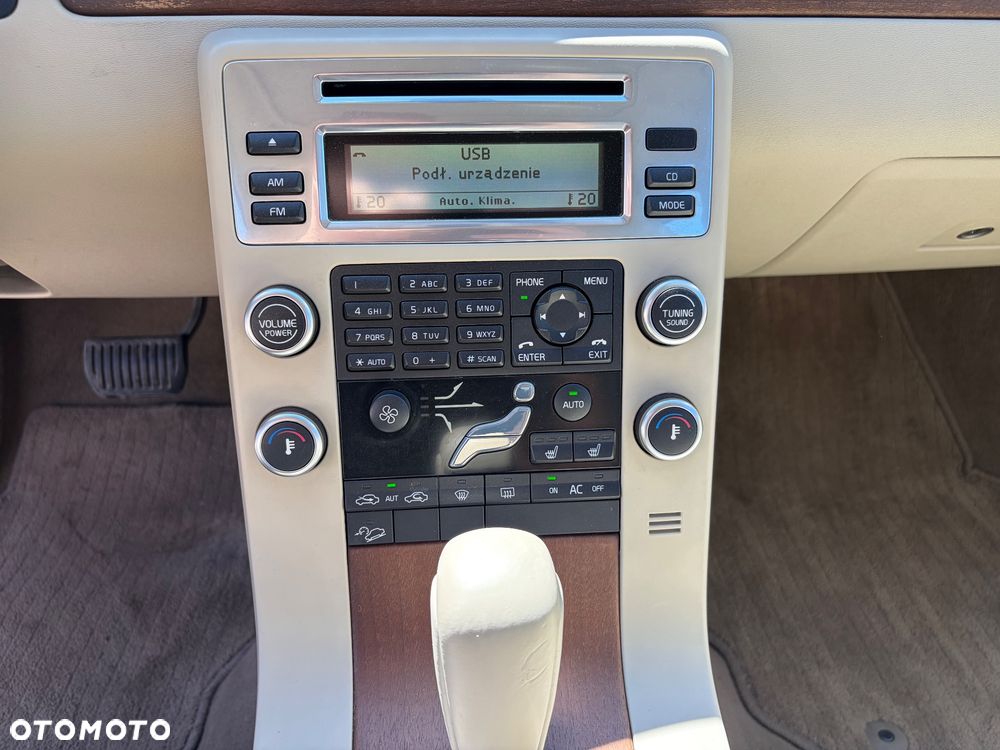 Volvo XC 70 - 26