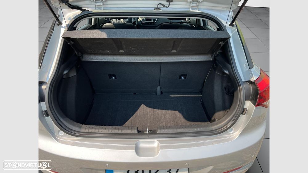 Hyundai i20 1.1 CRDi Access+Bluetooth — fotografia 13