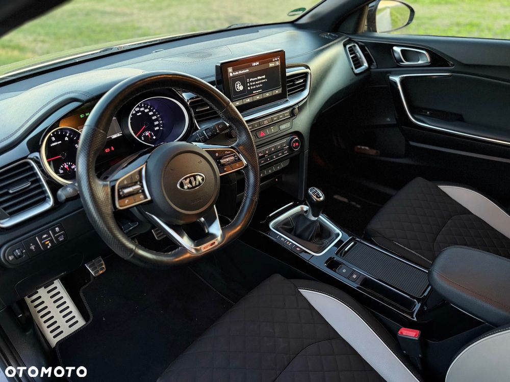Kia Ceed - 25