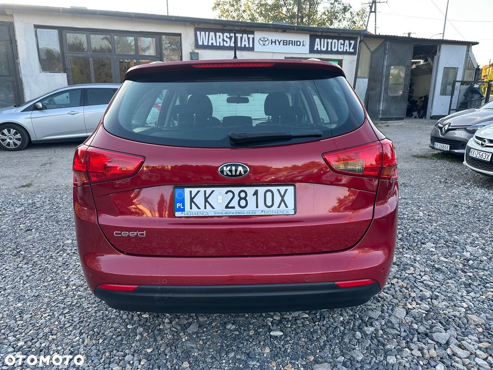 Kia Ceed 1.6 GDI Dream-Team Edition - 4