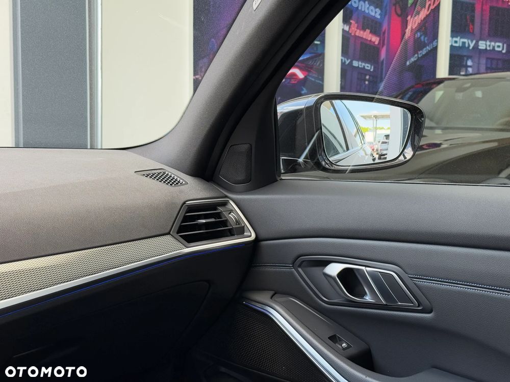 BMW Seria 3 320d M Sport - 13