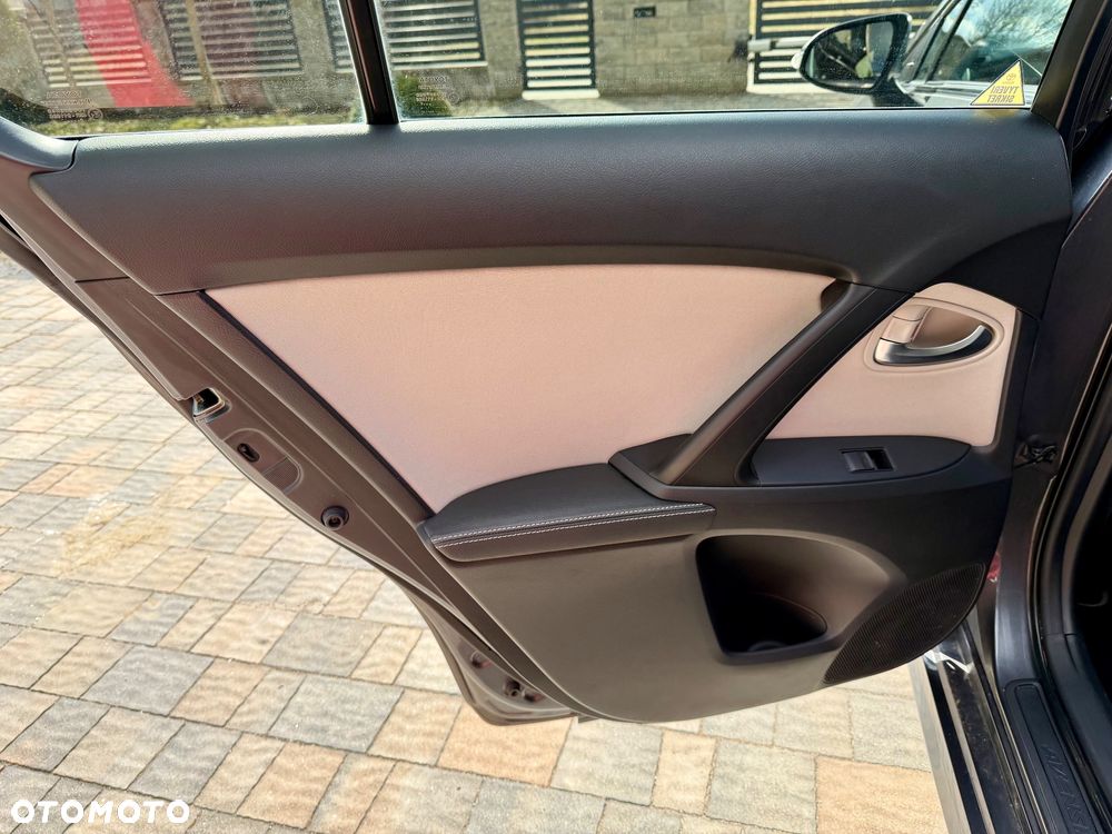 Toyota Avensis 1.8 Sol NAVI - 9