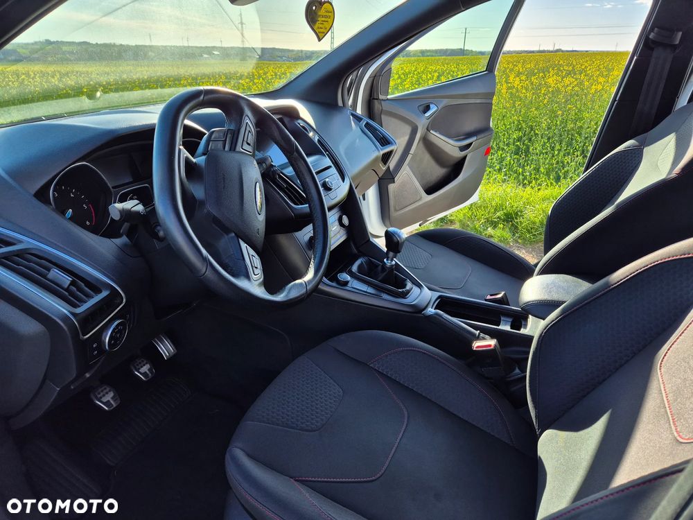 Ford Focus 1.5 EcoBlue Start-Stopp-System ST-LINE - 14