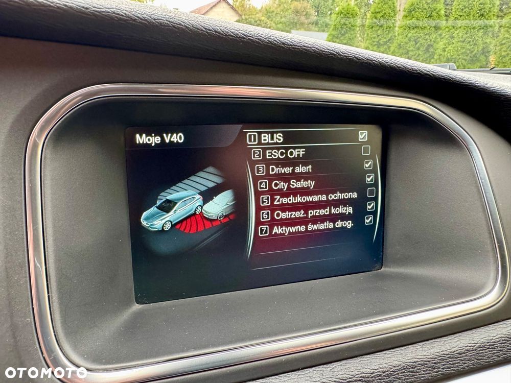 Volvo V40 D3 Momentum - 29