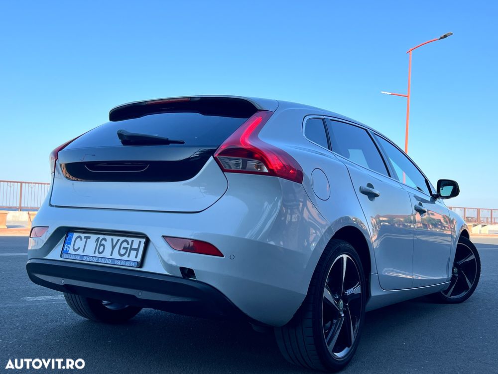 Volvo V40 D2 ECO Aut. R-Design - 30