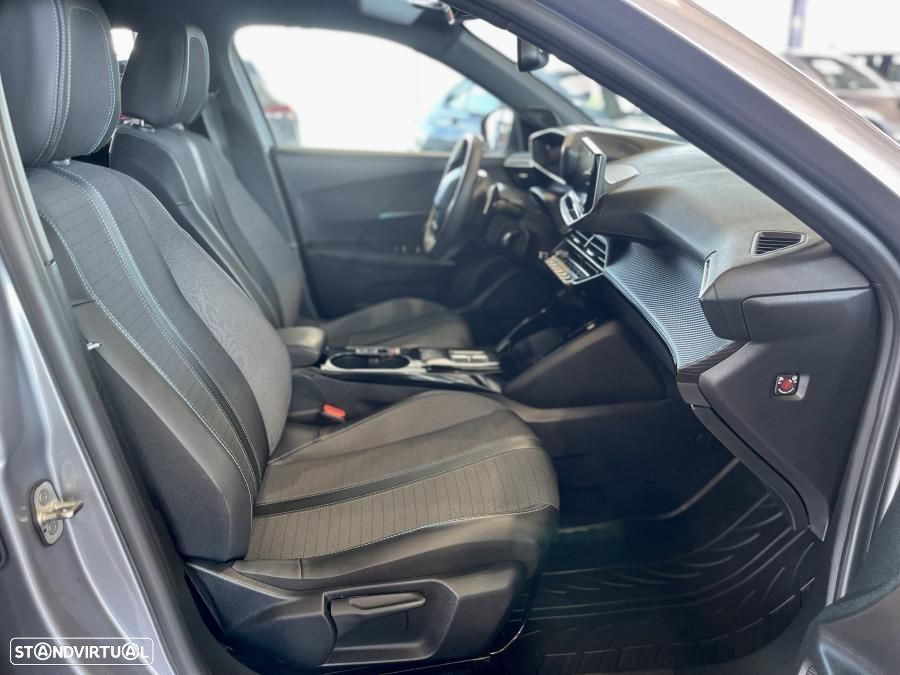 Peugeot 2008 1.2 PureTech Allure Pack EAT8 - 27