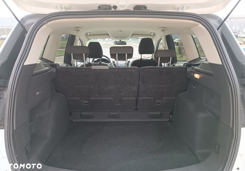 Ford Kuga - 12