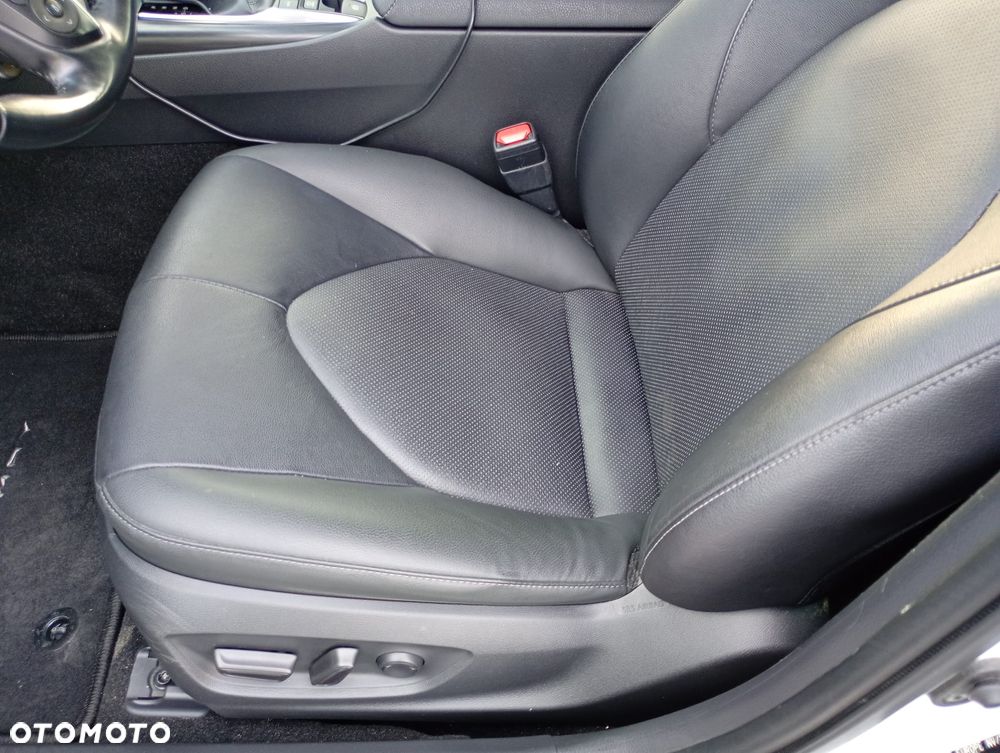 Toyota Camry 2.5 Hybrid Executive CVT - 11