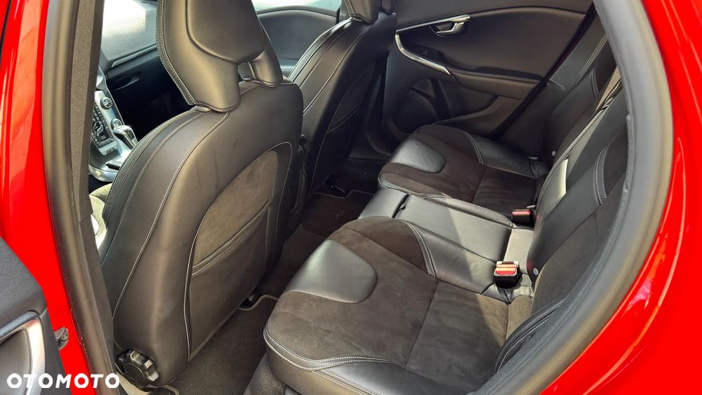 Volvo V40 D2 Drive-E R-Design Momentum - 19