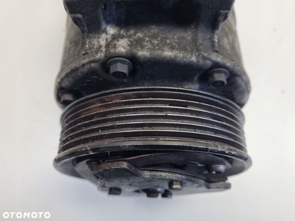 SPRĘŻARKA KLIMATYZACJI VW Jetta V 2.0 TDI _ pompa 1K0820859F - 5