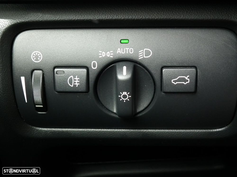 Volvo V40 1.6 D2 Momentum - 24
